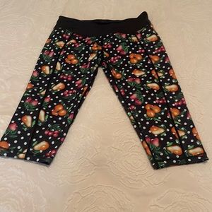 Betsey Johnson size medium spandex capris polka dot with fruit print